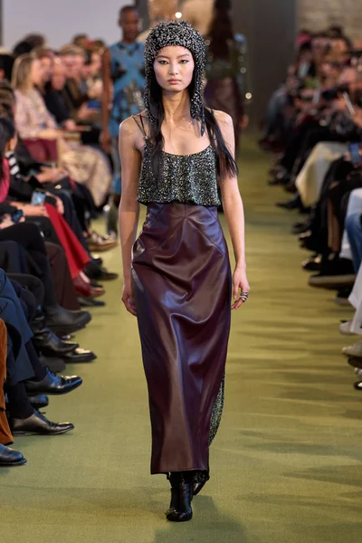 Look 18